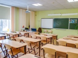 В Госдуме решили запретить снимать фото и видео на уроках в школах