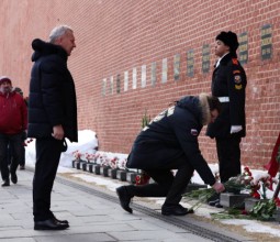Руководство «Роскосмоса» почтило память Юрия Гагарина